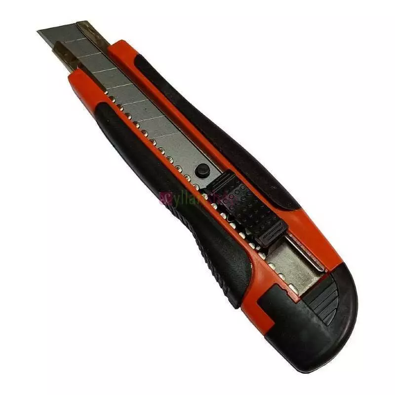 Cutter à verrouillage automatique avec poignée en élastomère antidérapante, 18 mm