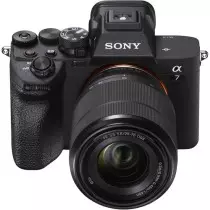 Appareil photo hybride Sony a7 IV avec objectif 28-70 mm f/3,5-5,6